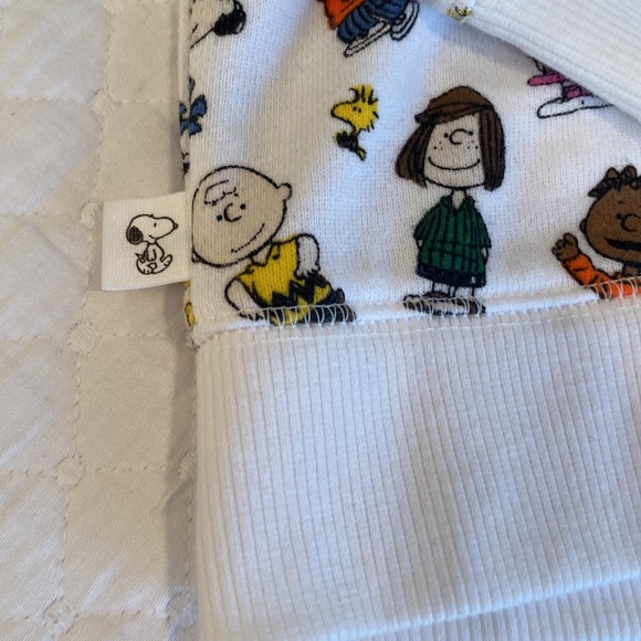 Peanuts Sweatshirt - Picture 2 of 7